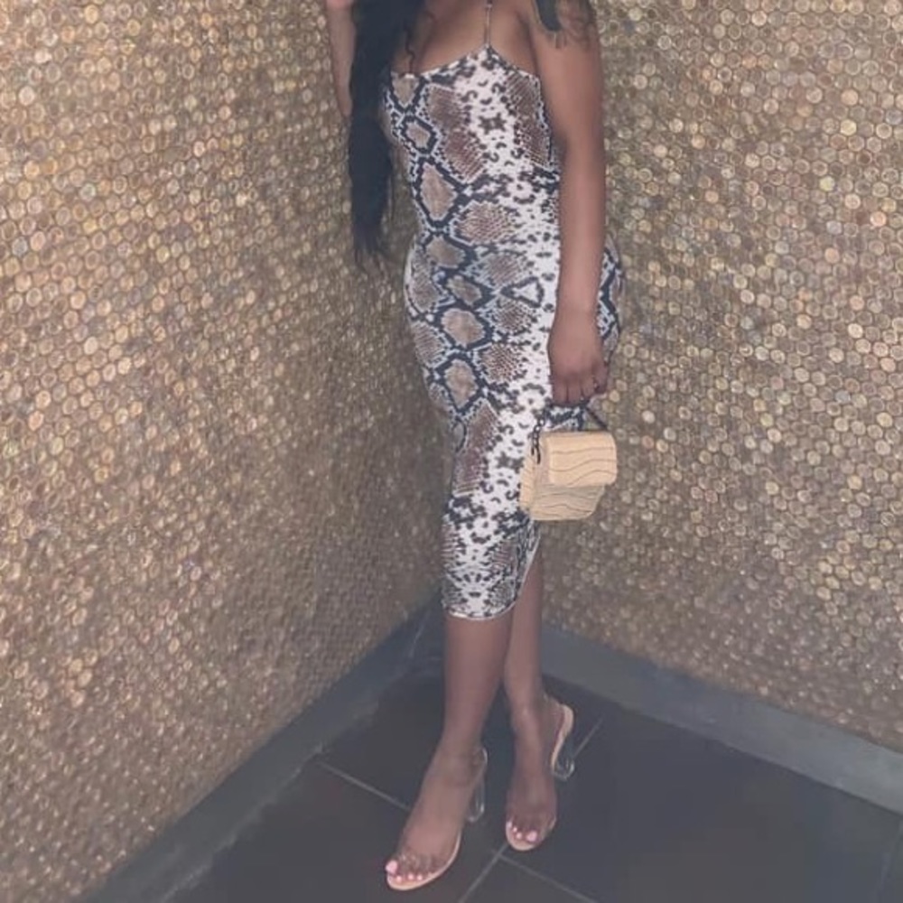 PRETTY LITTLE THINGS midi printed dress!
